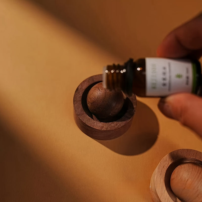 Quality Home Fragrance - Eleganter Aromadiffusor aus Holz, drehbares Design